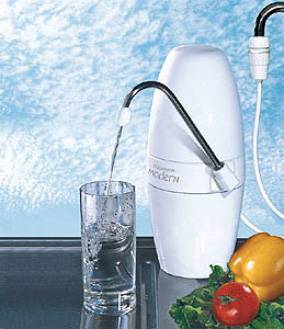Az Aquaphor Modern víztisztító készülék képe